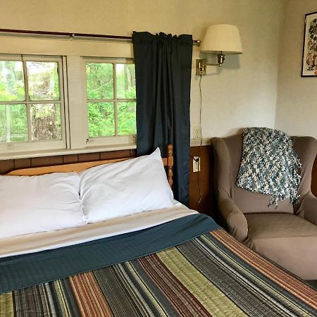 Chamber Lane Motel Round Lake Esterno foto