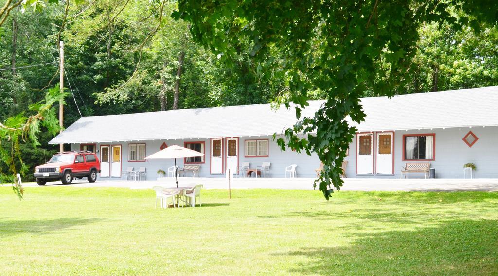 Chamber Lane Motel Round Lake Esterno foto
